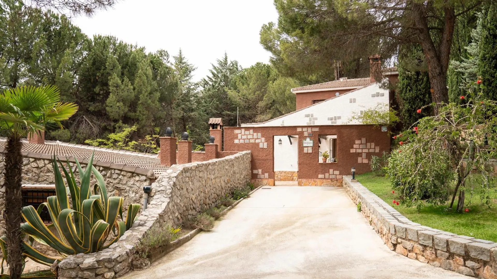 Apiedesierra - Caserio Del Colmenar Huetor Santillan