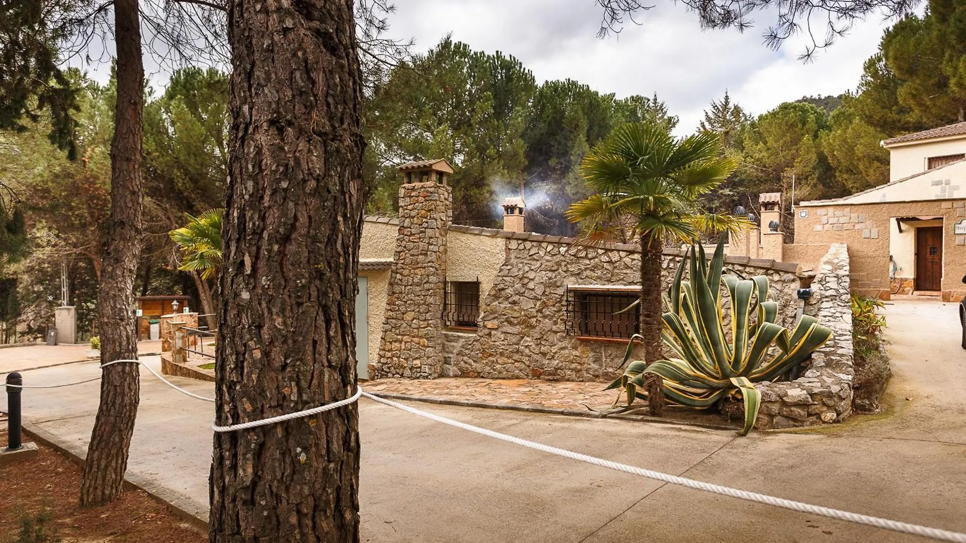 Apiedesierra - Caserio Del Colmenar Huetor Santillan